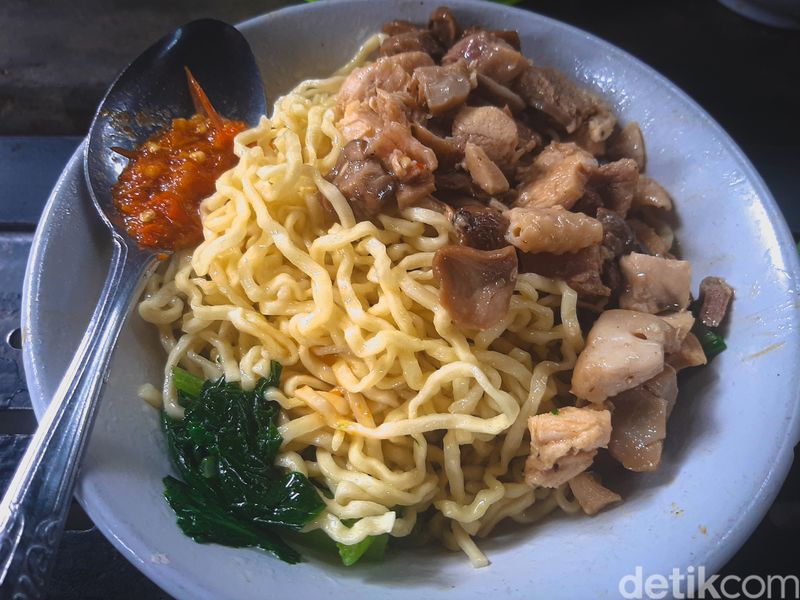 7 Tempat Mie Ayam dan Bubur Ayam Terbaik di Bawah Rp20 Ribuan