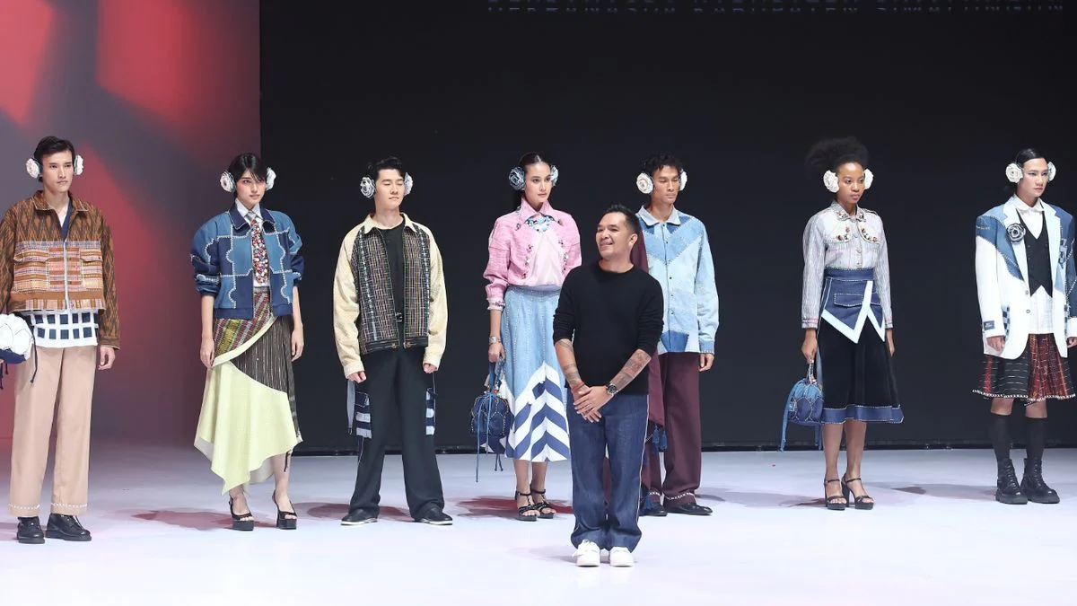 Wastra Tradisional Dominasi Panggung di IFW: Ulos, Batik, dan Eco-Fashion