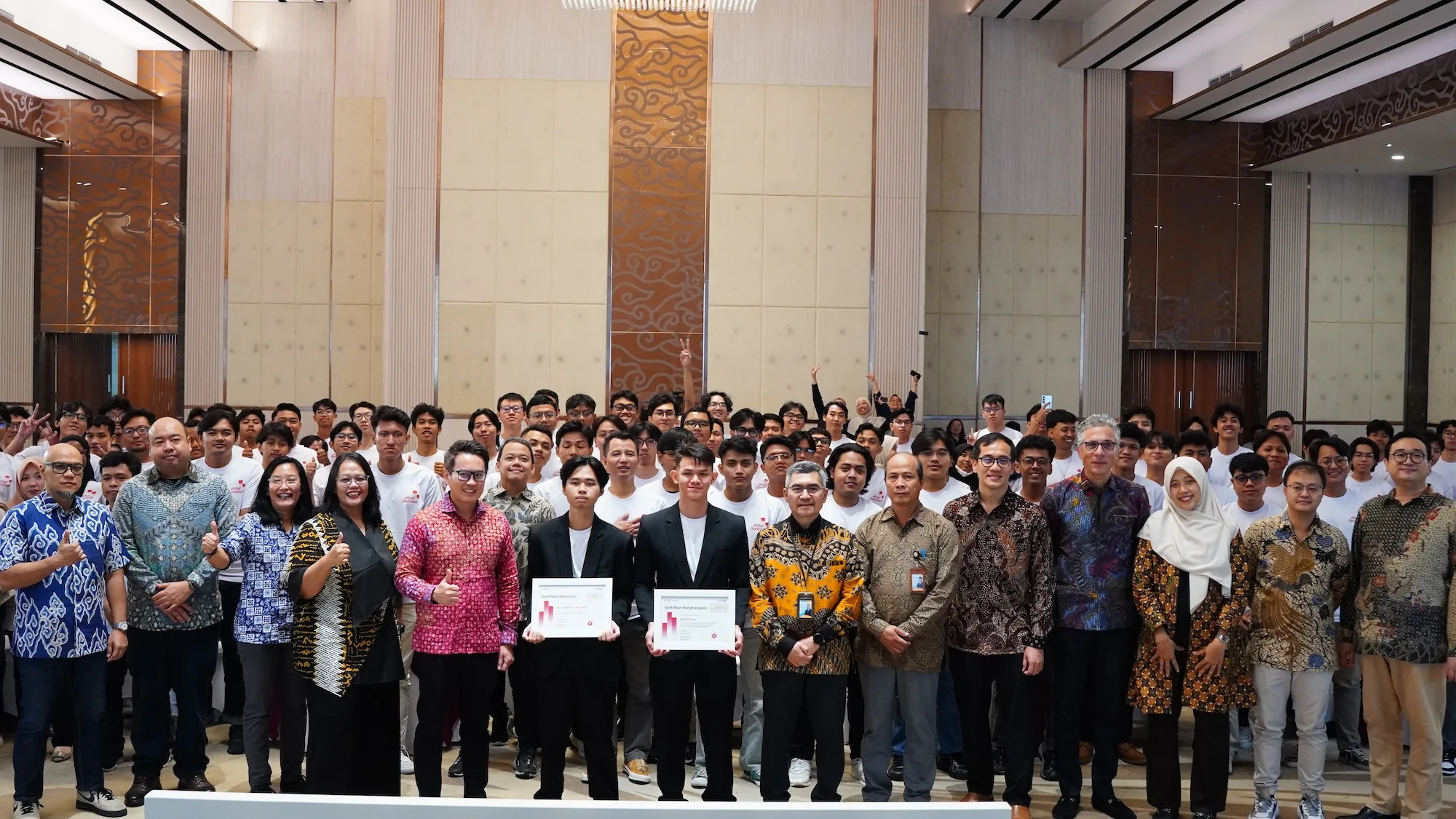 Dari Pabrik hingga Ruang Kelas: Program Pelatihan AI yang Mengubah Arah Karier