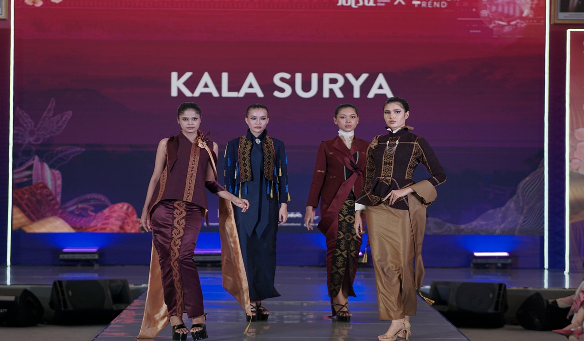 Dari Tradisional ke Runway: Wastra Nusantara yang Kian Kontemporer