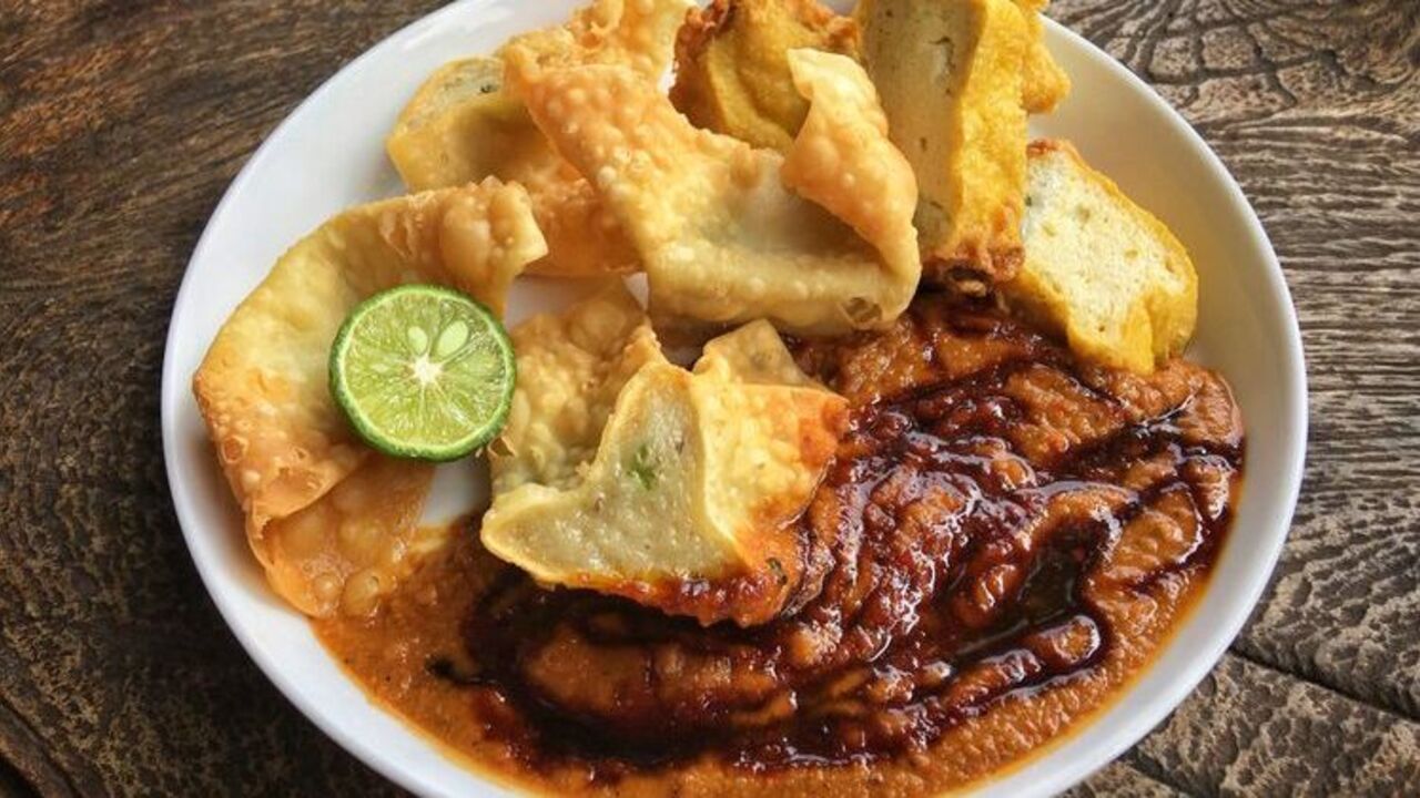 Siomay, Batagor, dan Baso Aci: Tiga Bintang Kuliner Tradisional