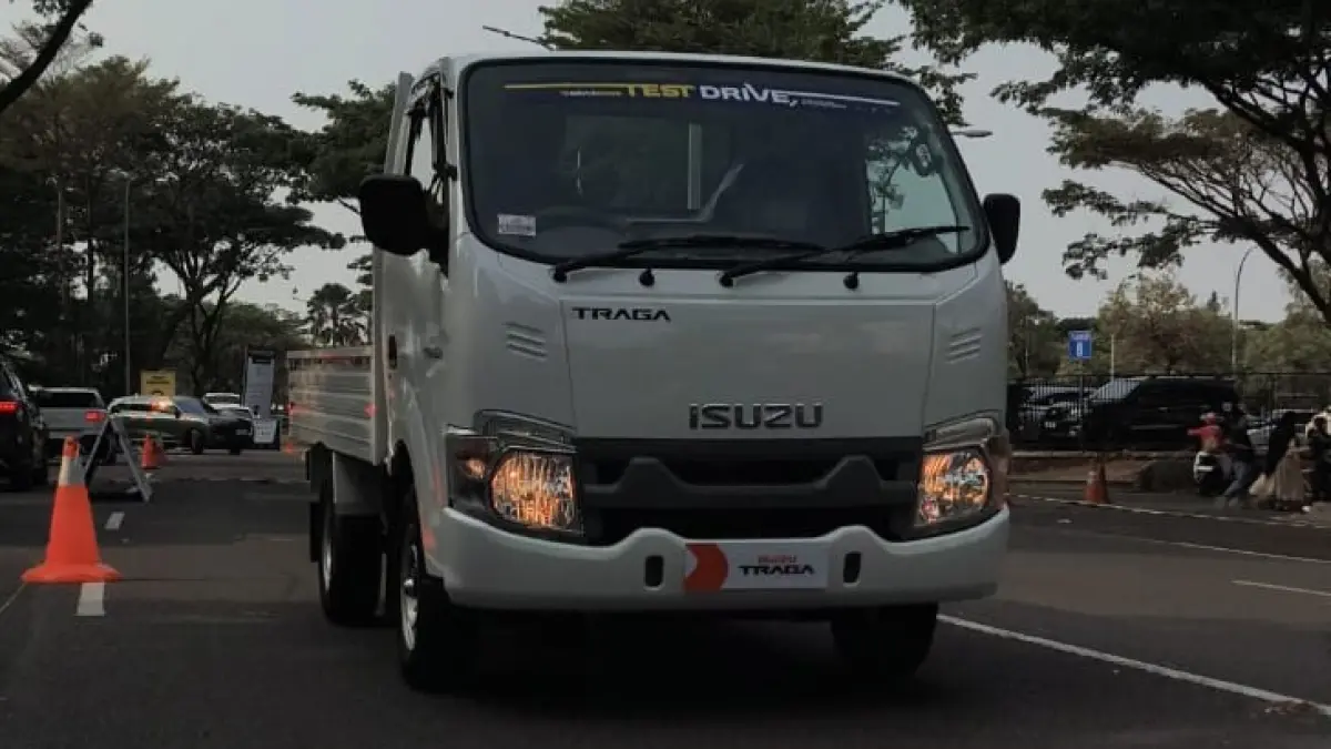 Isuzu Traga AC vs UD Trucks Quester: Mana Lebih Efisien untuk Logistik?