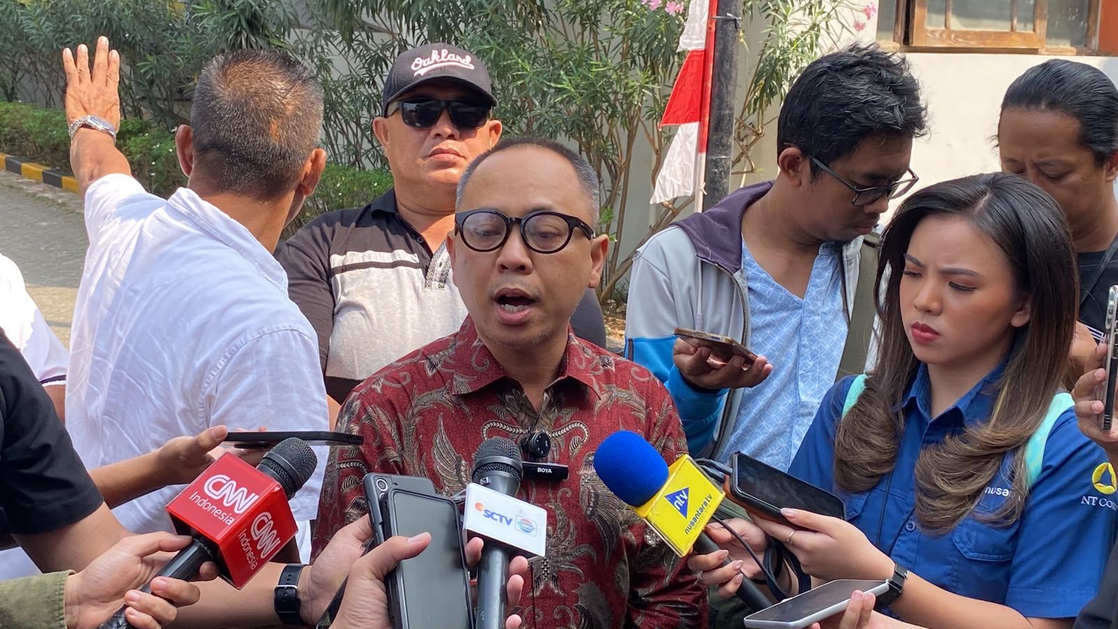 Ratusan Senjata di Sekolah dan Sebulan Penantian Polisi