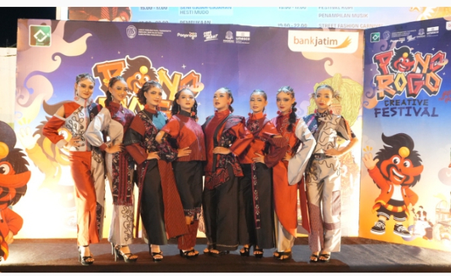 Wastra Nusantara Bertransformasi di Panggung Fashion Modern