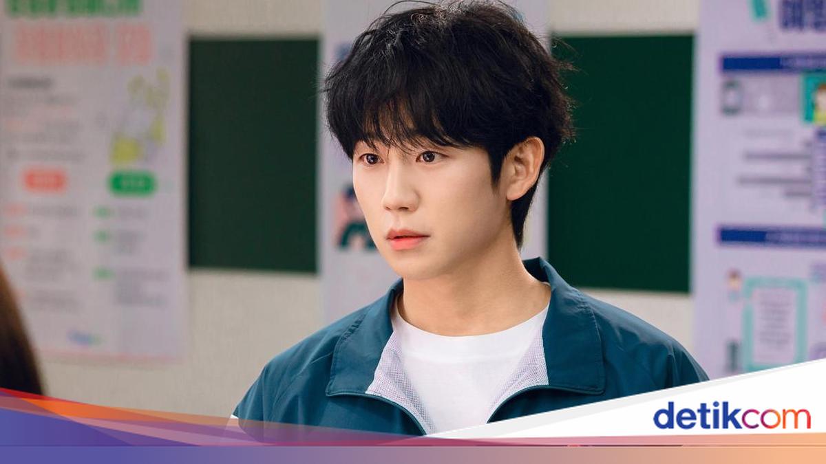 Jung Hae In Jadi Mantan Gangster Pacar Bohongan di Our Sticky Love
