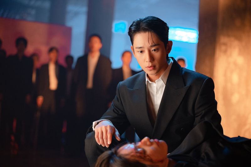 Jung Hae In Jadi Mantan Gangster Pacar Bohongan di Our Sticky Love