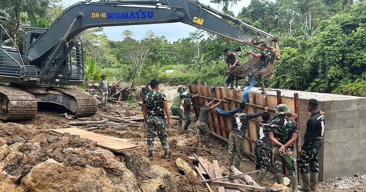 Gotong Royong TNI dan Warga Mempercepat Konektivitas Desa