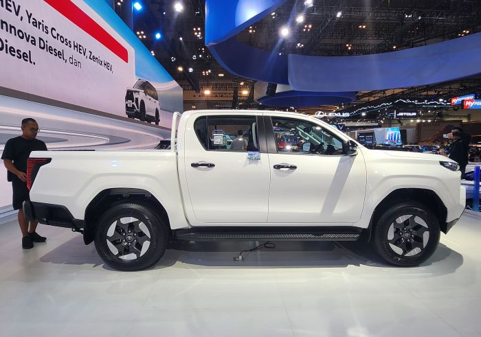 Toyota Hilux Generasi ke-9: Pilihan Cabin dan Mesin untuk Dunia Usaha