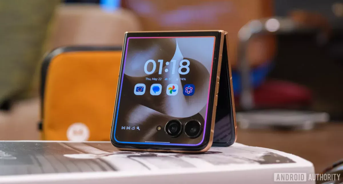 Motorola Razr Ultra Ungguli Galaxy Z Flip: Raja Ponsel Lipat Clamshell Baru