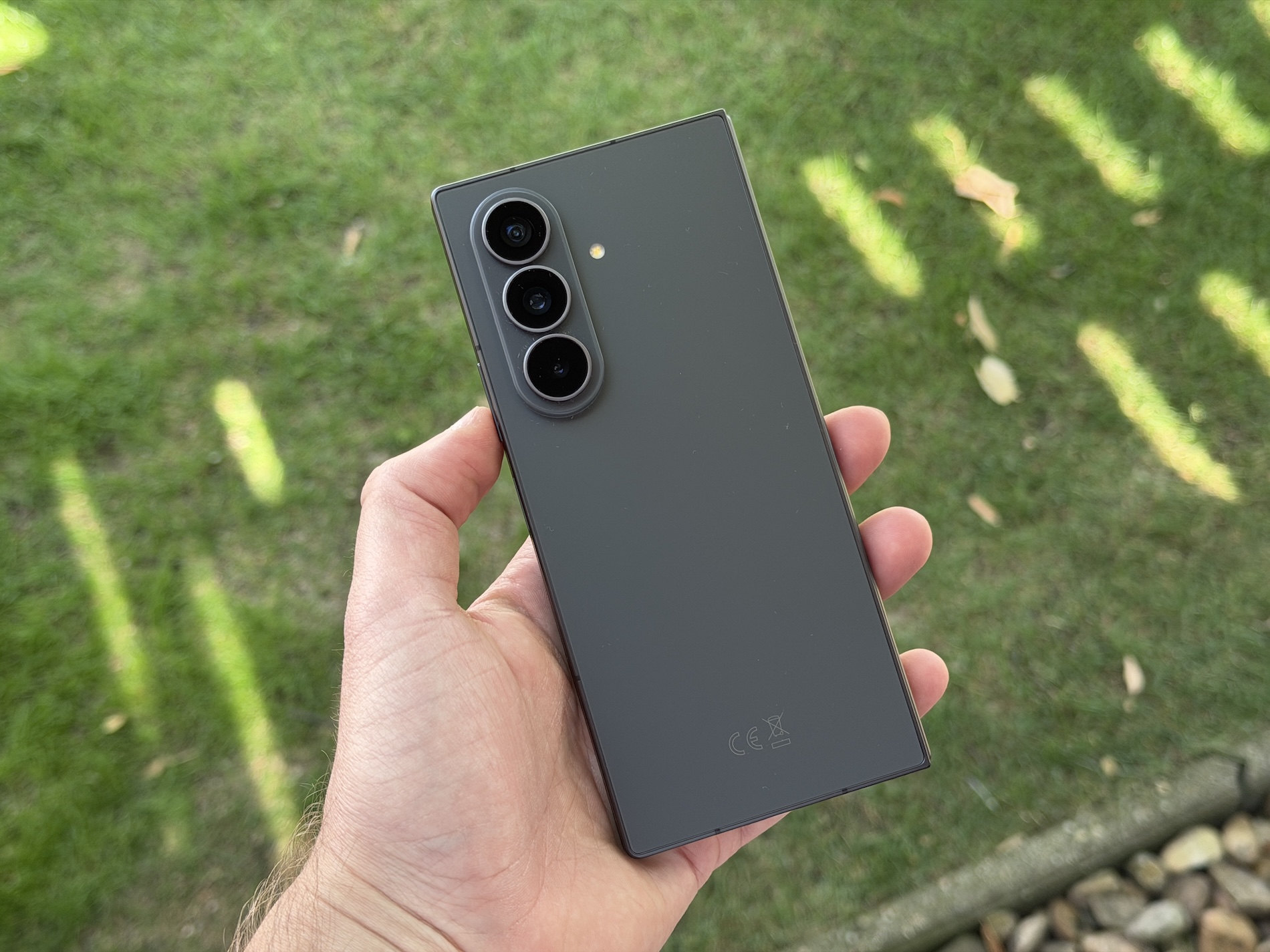 Mengapa Pengguna Z Flip Ramai-Ramai Pindah ke Galaxy Z Fold 8