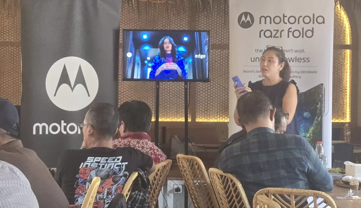 Motorola Razr Fold: Penantang Serius di Kelas Smartphone Lipat Book-Style