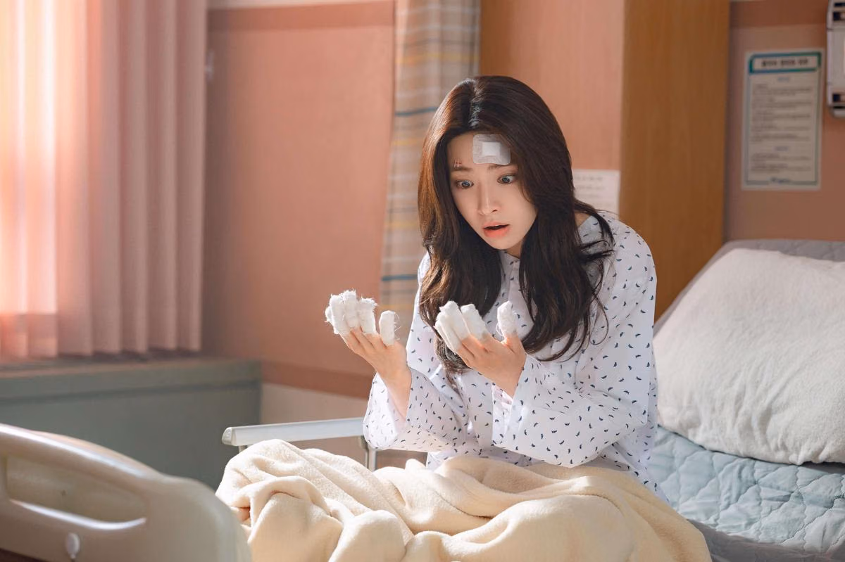 Dari Peran Pendukung ke Bintang Netflix: Profil Ha Young
