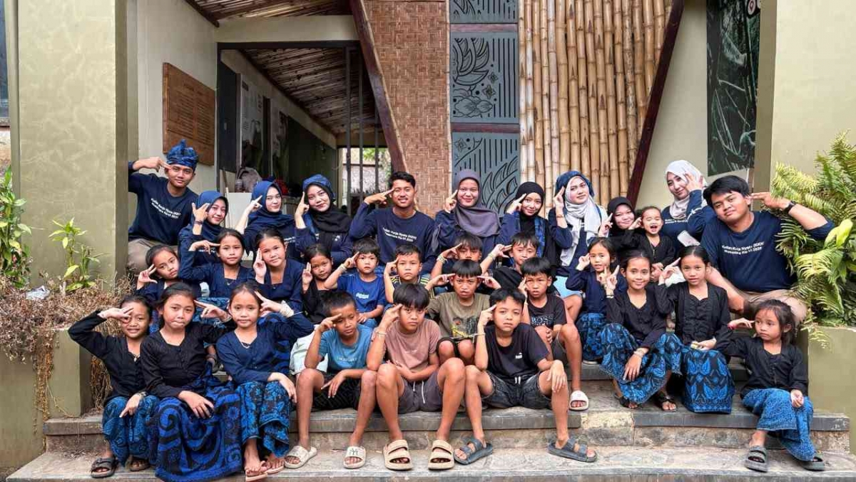 Mengajarkan Internet Aman Tanpa Menghilangkan Nilai Tradisi