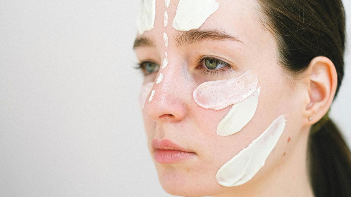 Rutinitas Skincare 3 Langkah untuk Menjaga Hidrasi Kulit di Cuaca Panas Ekstrem