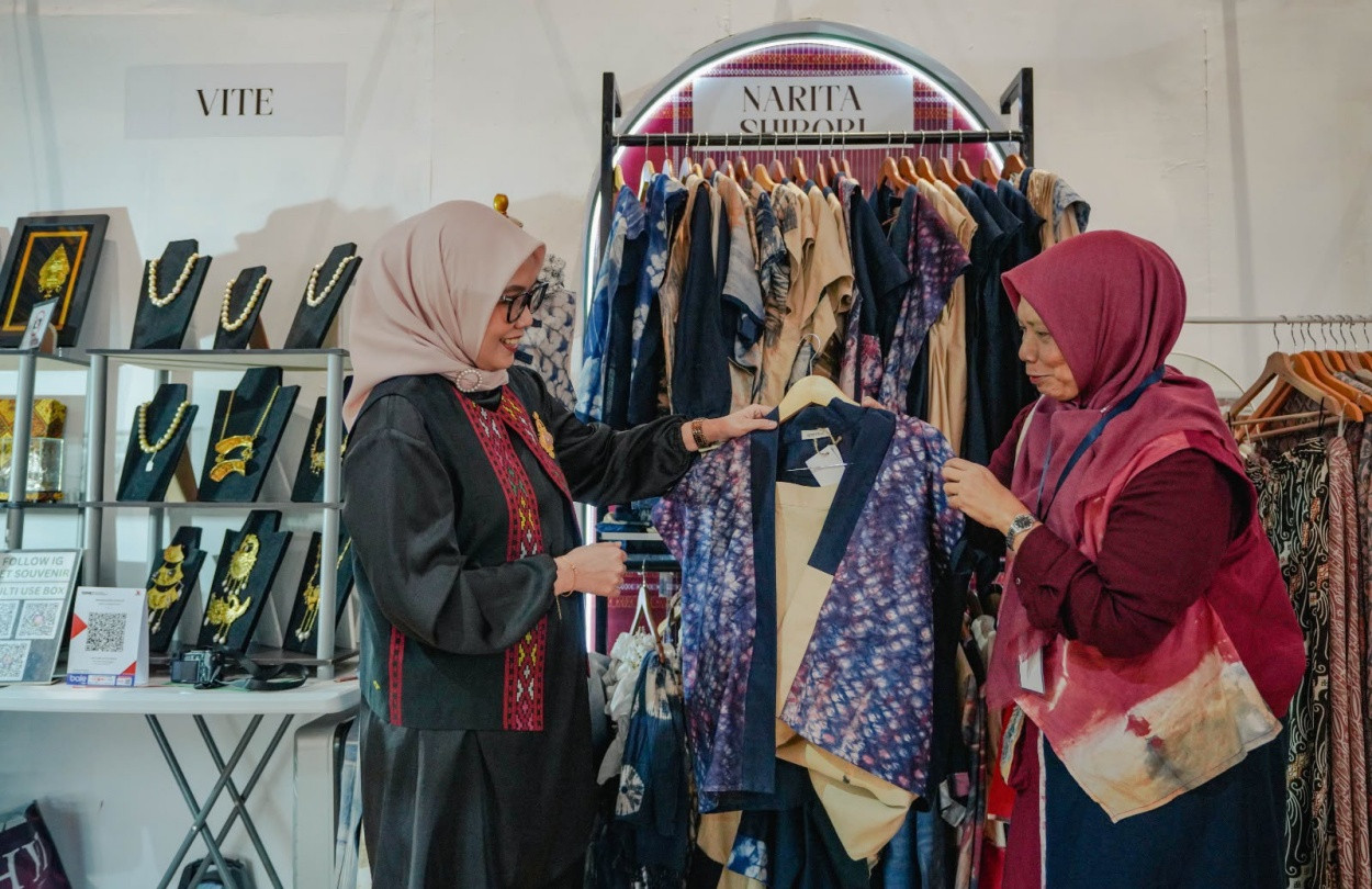 Dari Shibori Rumahan ke Panggung Nasional: Kekuatan Kemitraan Korporat