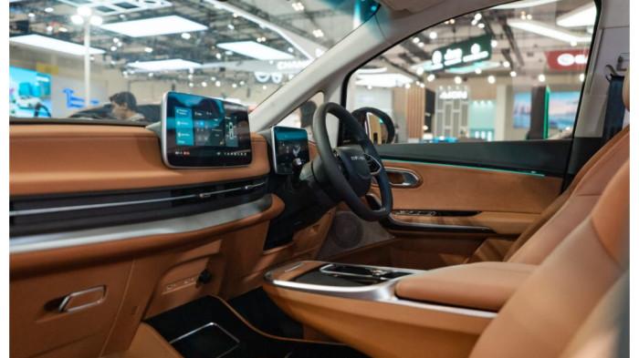 Maxus Mifa 9 MPV Listrik Mewah: Pilih Standar atau Lombardi?