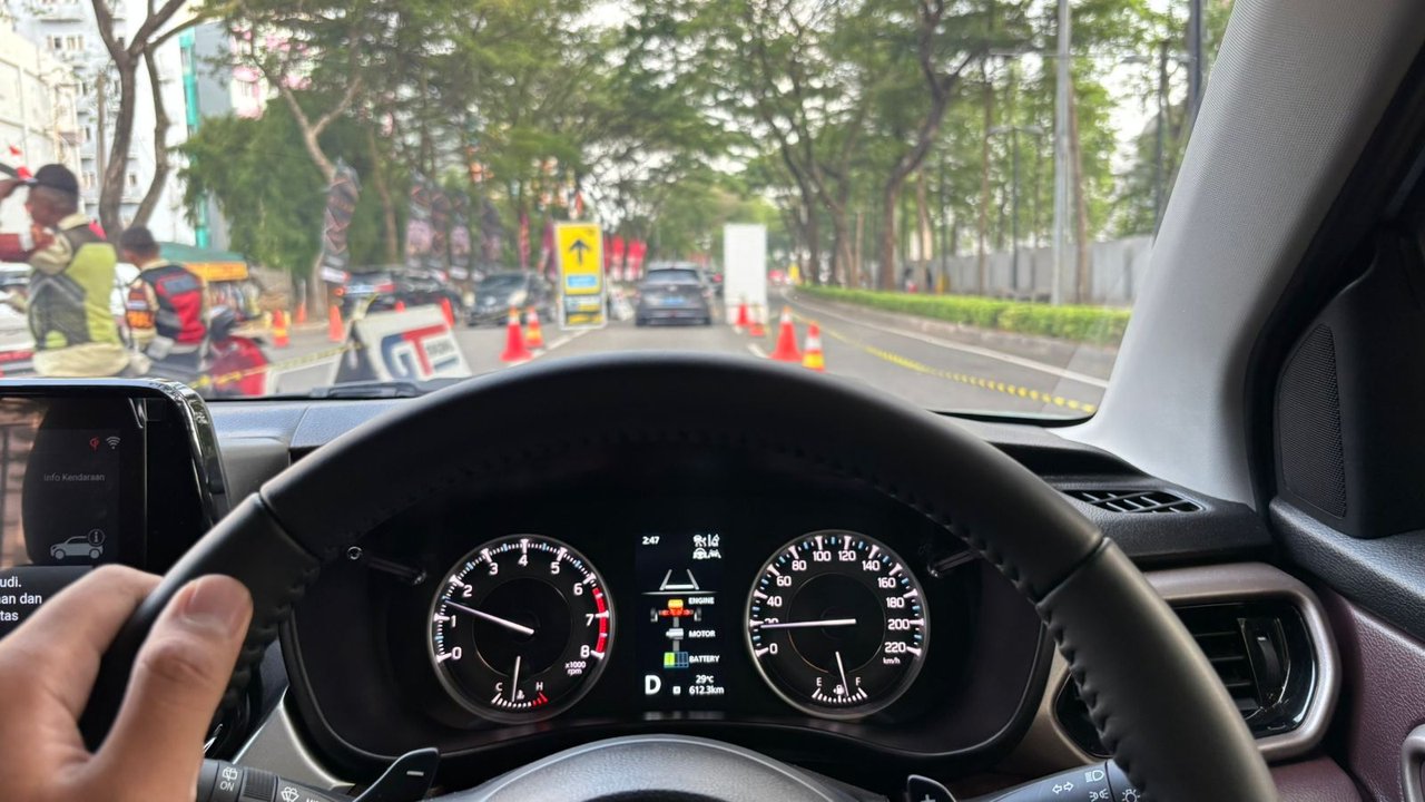 Suzuki Fronx SGX Hybrid Kuro: Sporty Hitam, DVR, dan Harga Rp333 Juta