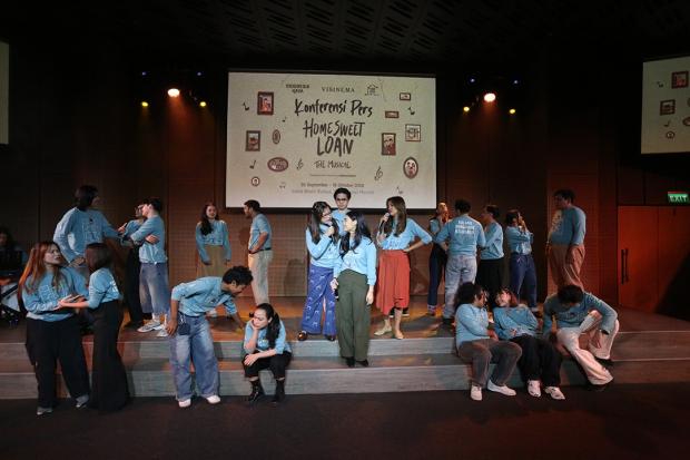 Home Sweet Loan Musikal: Suara Nyaring Generasi Sandwich di Panggung