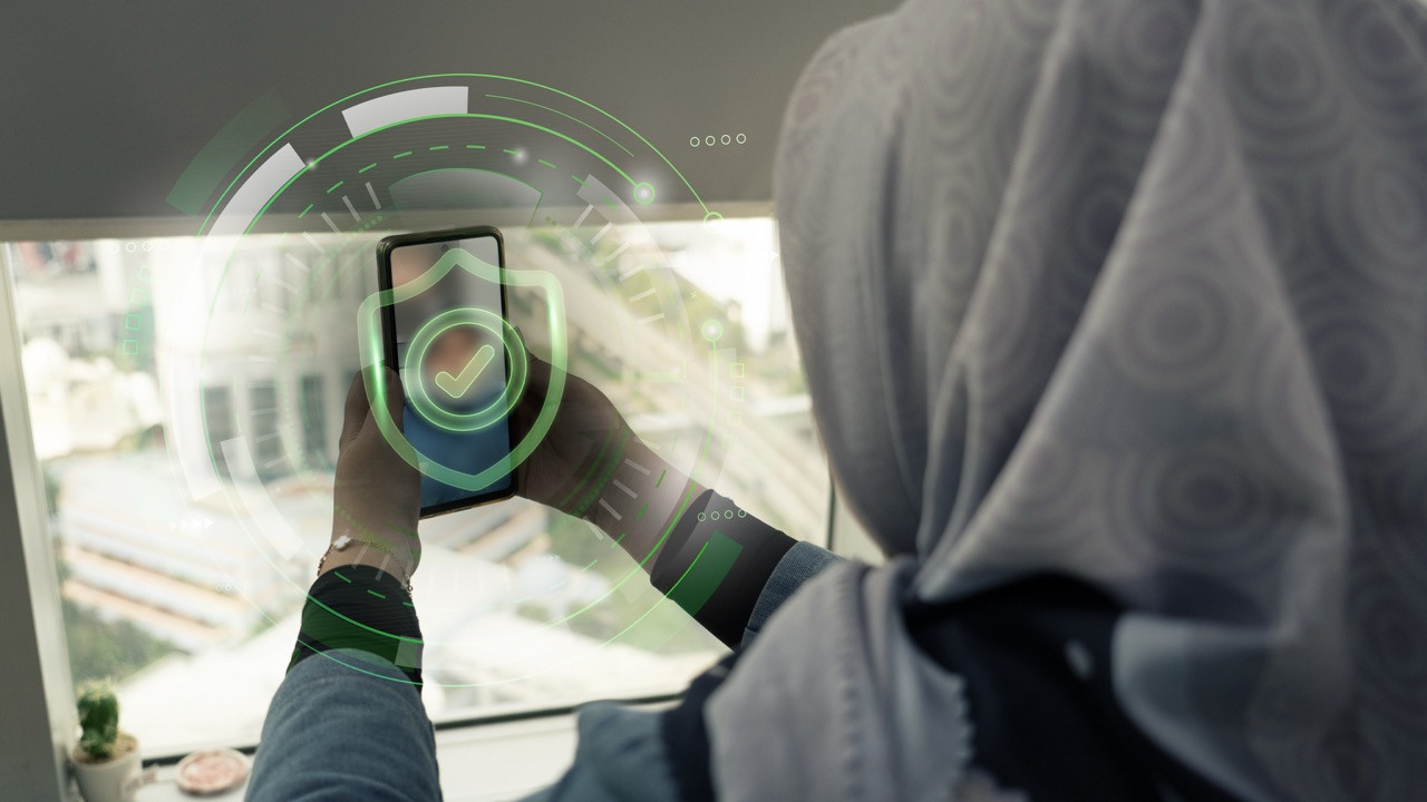 Bagaimana Fintech Menggunakan AI untuk Mendeteksi dan Mencegah Penipuan Digital