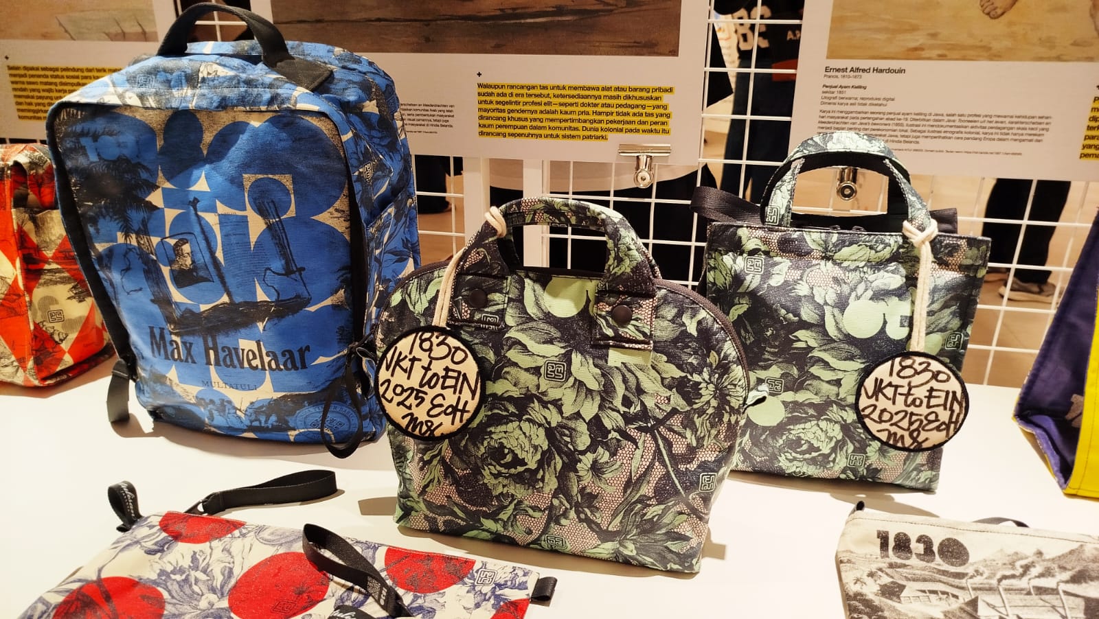Pameran Interaktif Mengubah Warisan Menjadi Fashion Statement