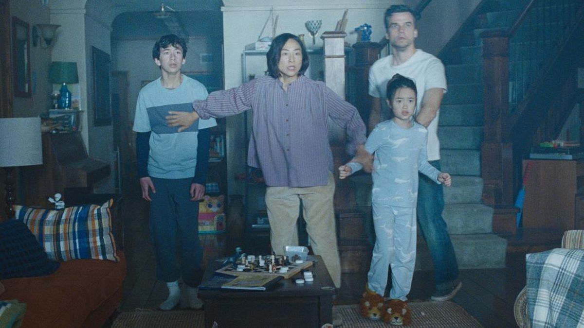 The Last House: Teror Keluarga Terjebak dalam Rumah Sendiri