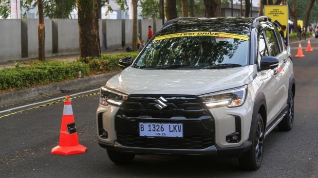 Suzuki XL7 Hybrid vs MG ZS Hybrid+: Pilihan Keluarga Hemat