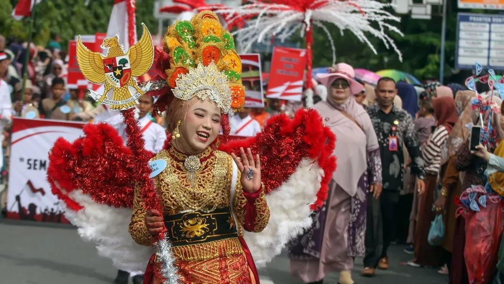 Kostum Karnaval Kemerdekaan dari Barang Bekas Bersama Anak