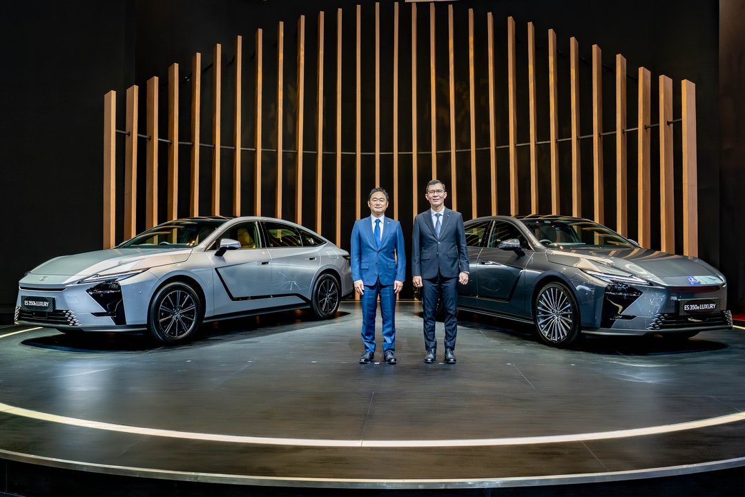 Lexus ES 350e dan RZ 600e F Sport: Wajah Baru Mobil Listrik Premium