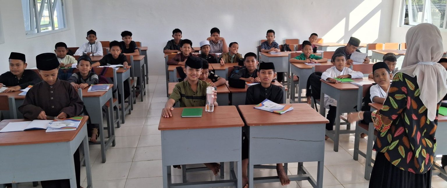 Program Fondasi Bahasa Inggris untuk Membangun Kompetensi Global Siswa