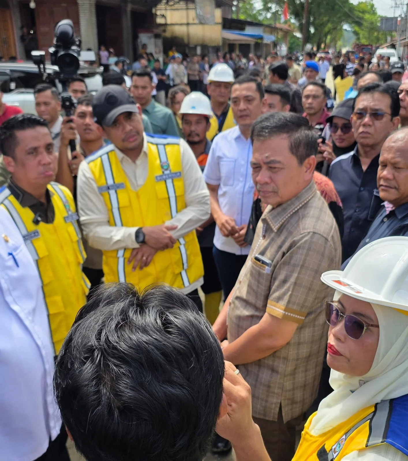 Belasan Tahun Menunggu: Pola Lambatnya Pengaspalan Jalan Strategis di Daerah
