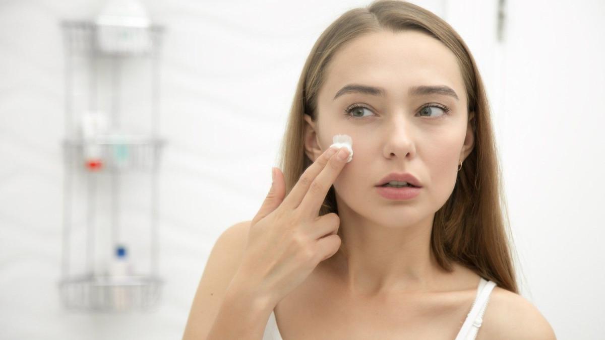 Rutinitas Skincare Rumahan yang Efektif dan Minimal
