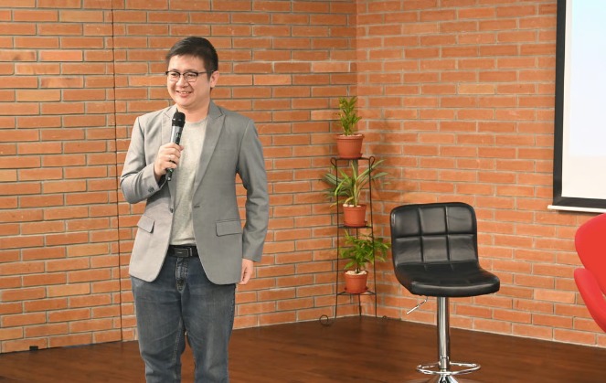 Profesi Non-Teknis yang Wajib Paham AI di Era Ekonomi Digital