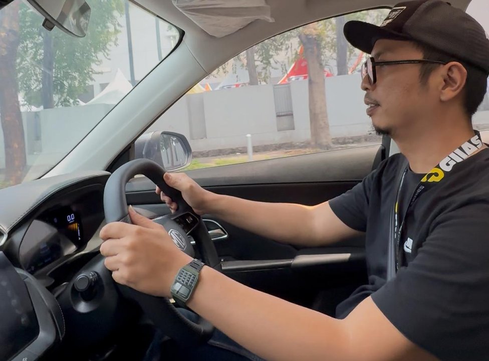 MG ZS Hybrid Plus: SUV Hybrid 20 km/L yang Ramah Kota