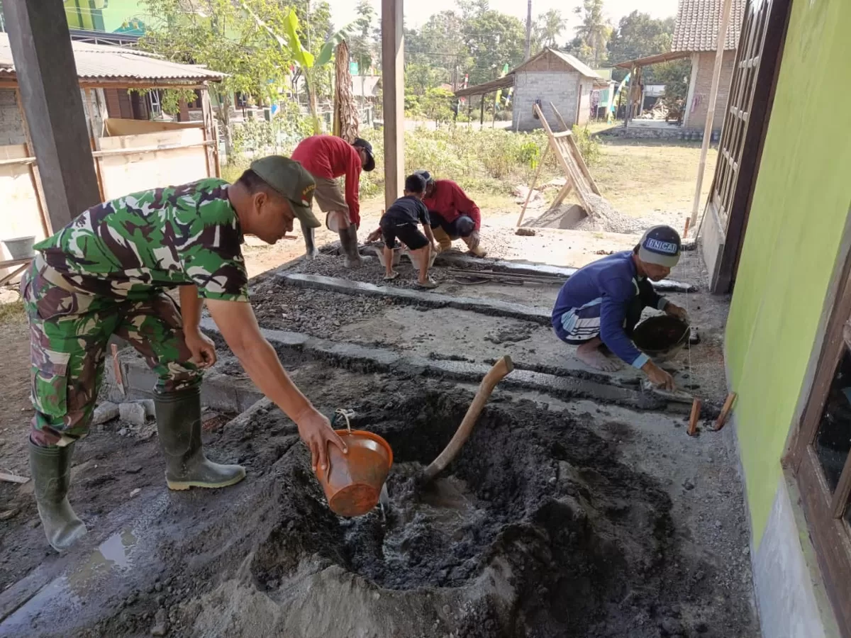 Dari Plesteran hingga Pengacian: Renovasi Teras Rumah secara Gotong Royong