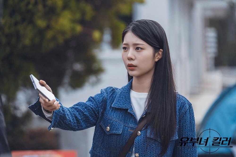 Tujuh Dualitas Hidup Yoo Bo Na: Dari Ibu Rumah Tangga hingga Sniper Legendaris