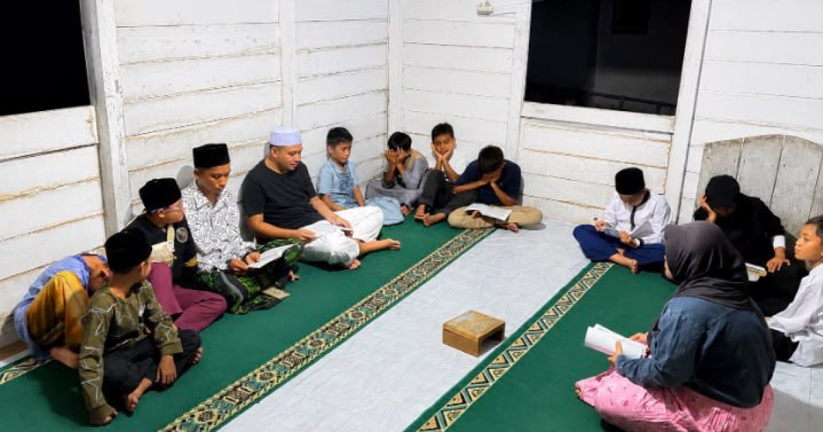 Doa Al-Qur'an dan Pengajian Fardhu Ain: Membangun Karakter Anak Beriman dari Rumah