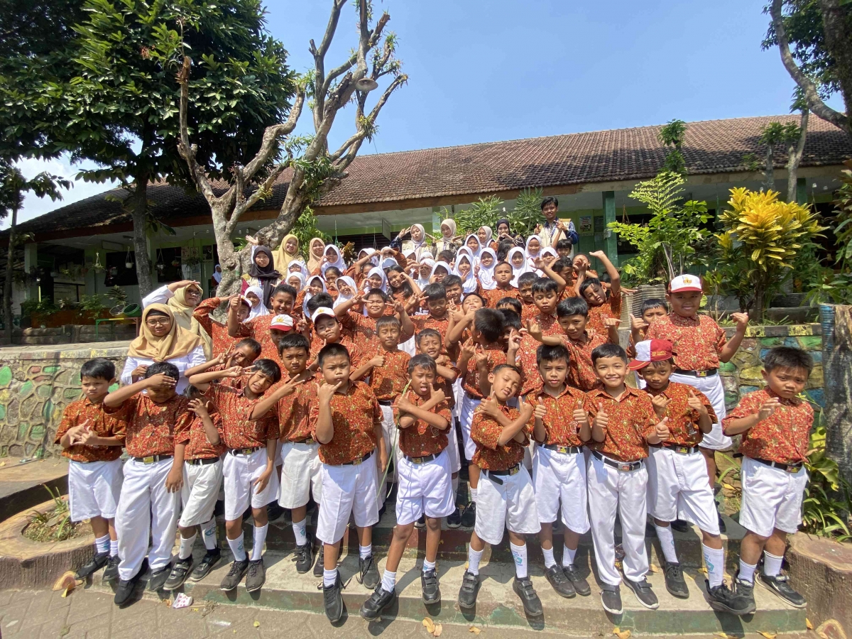 Mengurangi Screen Time Anak di Sekolah Dasar Lewat Edukasi Interaktif