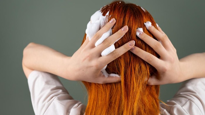 Kebiasaan Sehari-Hari yang Memicu Kerontokan Rambut