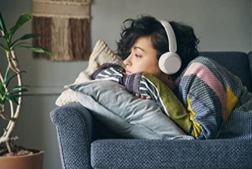 7 Lagu Terbaik untuk Menemani Perasaan Galau dan Patah Hati