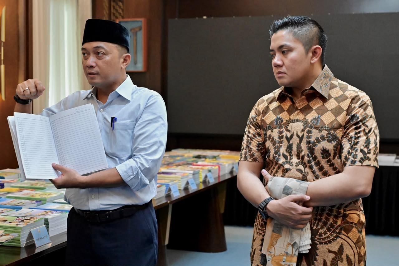 Pembaruan Buku Pelajaran Nasional: Saatnya Negara Serius pada Kertas dan Huruf