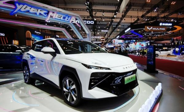 Omoda O4 EV: Cyber Mecha, Jangkauan 500 km, dan 18 Fitur ADAS