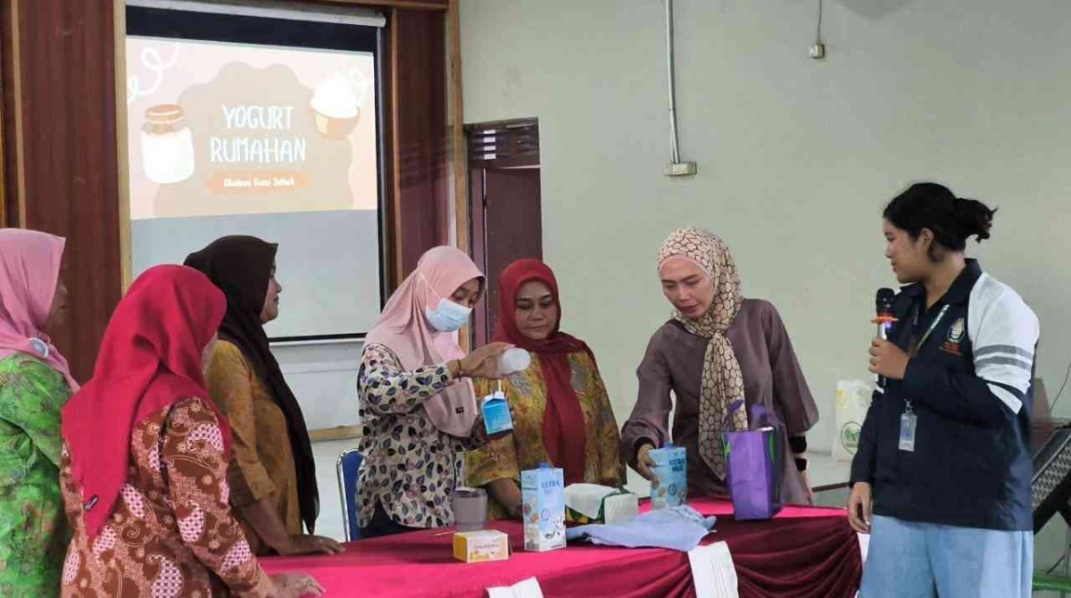 Mahasiswa Berdayakan Komunitas Lewat Pelatihan Memasak Sehat