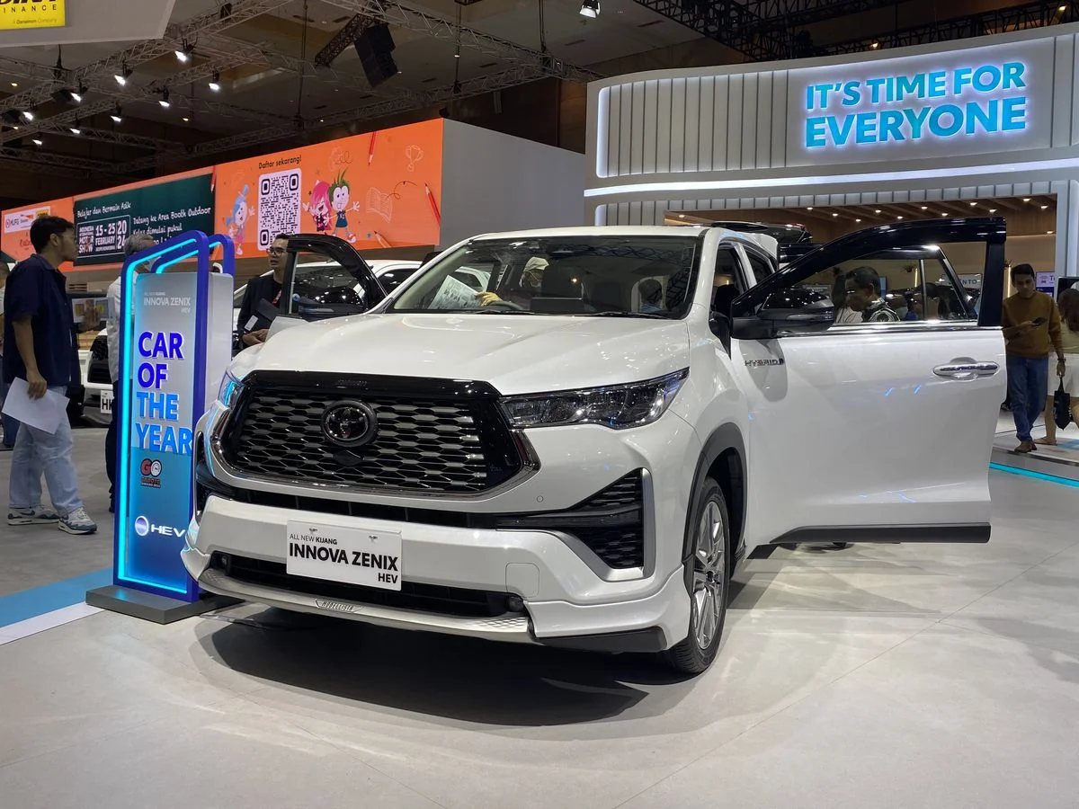 Harga Toyota Voxy dan Innova Zenix Bekas: Mana MPV Premium Paling Masuk Akal?