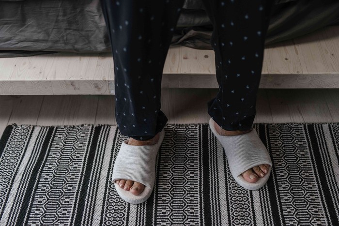 Sandal Rumah Empuk: Investasi Kecil untuk Kesehatan Kaki