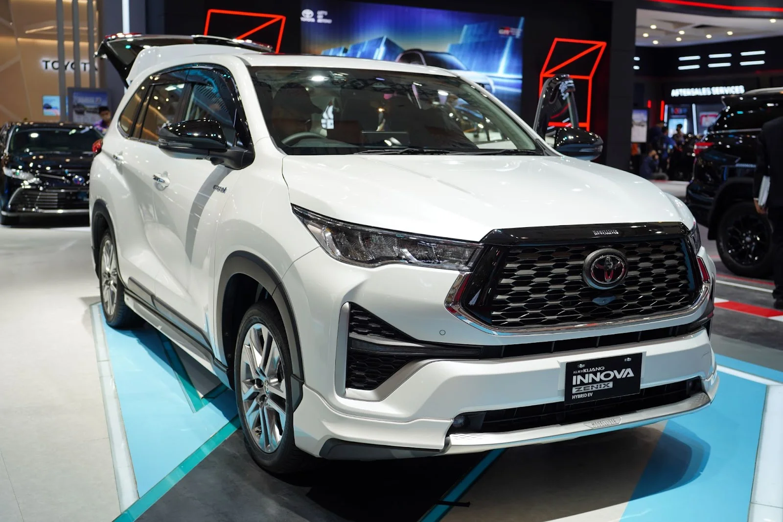 Harga Innova Zenix: Panduan Memilih Varian Bensin dan Hybrid