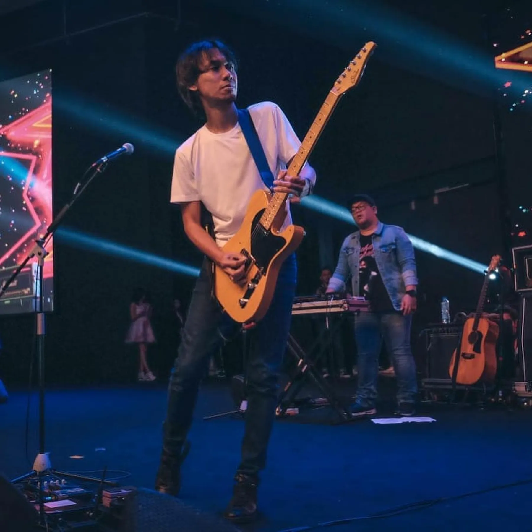 Bagaimana Radio Mengangkat Lagu 'Dan' dan Karier Eross Candra