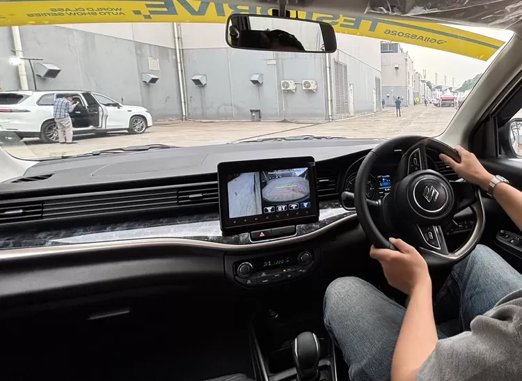 Suzuki XL7 New Alpha Hybrid: SUV Keluarga Aman dengan Kamera 360