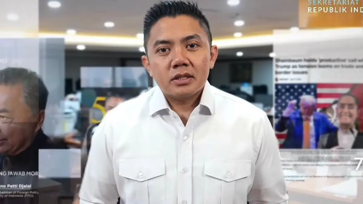 Seskab Teddy Indra Wijaya di Puncak Daftar Menteri Berkinerja