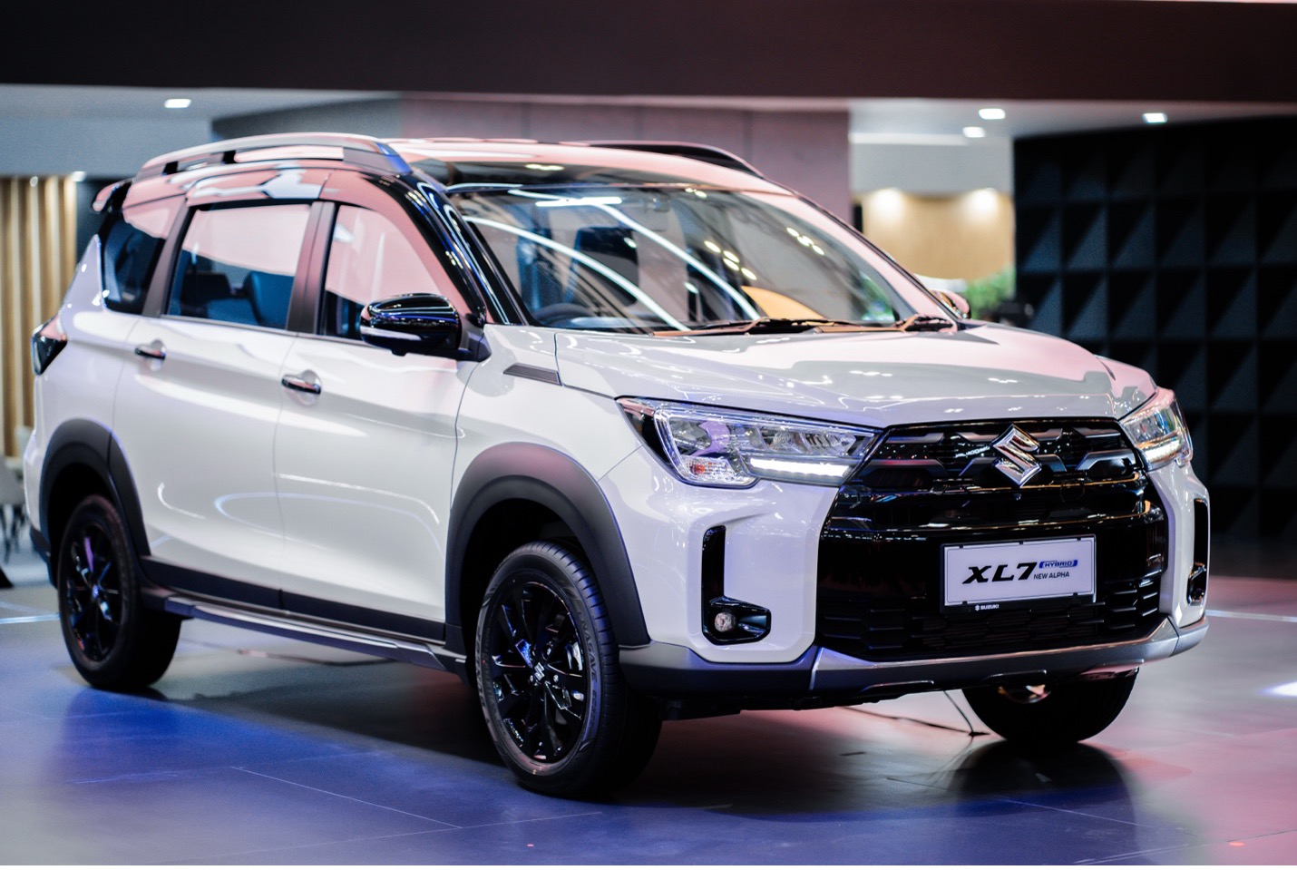Suzuki XL7 Hybrid vs MG ZS Hybrid+: Duel SUV Hemat BBM Terjangkau