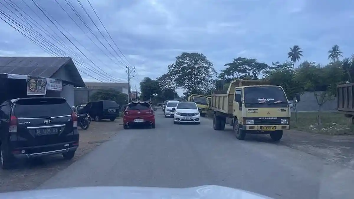 Dari Buffer Zone hingga Tertib Parkir: Mengurai Kemacetan Truk di Kota